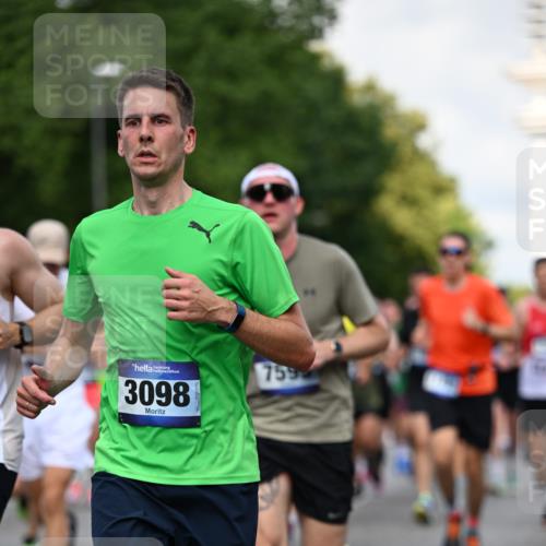 29.06.2025 - hella hamburg halbmarathon Dr. Thomas Lammeyer http://msf.ph/oto/8361518 29.06.2025 09:56:37 Kennedybrücke 1012, 1070, 1163, 1176, 1391, 1468, 1613, 1735, 1782, 2048, 2189, 2213, 2590, 2788, 2970, 3021, 3098, 3109, 3124, 3304, 3907, 3917, 3928, 4277, 4497, 4691, 4933, 4981, 4997, 5476, 5477, 5623, 5624, 5682, 6152, 6712, 6716, 7005, 7093, 7204, 7325, 7599, 7765, 7843, 8063, 8145, 8664, 8694, 8704, 8722, 9081, 9213, 9232, 9374, 9534, 9538, 9540, 9585, 10000, 10208, 10246, 10313, 10750, 10796, 10969, 11153, 11291, 11346 meine-sportfotos.de