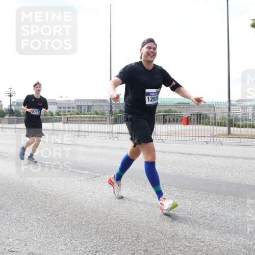 29.06.2025 - hella hamburg halbmarathon Lena Gebhardt http://msf.ph/oto/8361519 29.06.2025 10:14:12 Lombardsbrücke 15482, 120, 12938, 5710, 1131, 1194, 1406, 1480, 1890, 2359, 2494, 3756, 3939, 4001, 4032, 4962, 5631, 5719, 6028, 6083, 6089, 6287, 6366, 6710, 7209, 7442, 7462, 7802, 7840, 7991, 8001, 8057, 8409, 8673, 8892, 9631, 9845, 9886, 10224, 10442, 10443, 11441, 11987, 12467, 12938, 13237, 13285, 13788, 14488, 15085, 15482, 15721, 15722, 15840, 16126, 17439, 17985, 18041, 18236, 18239 meine-sportfotos.de
