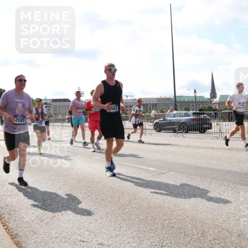 29.06.2025 - hella hamburg halbmarathon Lena Gebhardt http://msf.ph/oto/8361522 29.06.2025 10:01:42 Lombardsbrücke 13796, 2591, 15093, 653, 16909, 10915, 1184, 1329, 1387, 1420, 1464, 1653, 1722, 1724, 1729, 1881, 1940, 2006, 2091, 2167, 2591, 2806, 2957, 3039, 3199, 3425, 3663, 4249, 4286, 4319, 4322, 4328, 4370, 4649, 4663, 5547, 5570, 5602, 5603, 5675, 5742, 6087, 6281, 0000, 6302, 6327, 6438, 6591, 6595, 6921, 6924, 7287, 7846, 8030, 8045, 8046, 8191, 8392, 8578, 8691, 8822, 8926, 9230, 10177, 10281, 10301, 10383, 10576, 10882, 10915, 11043, 11465, 14471 meine-sportfotos.de
