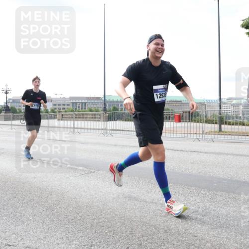 29.06.2025 - hella hamburg halbmarathon Lena Gebhardt http://msf.ph/oto/8361560 29.06.2025 10:14:12 Lombardsbrücke 15482, 120, 12938, 6710, 1131, 1194, 1406, 1480, 1890, 2359, 2494, 3756, 3939, 4001, 4032, 4962, 5631, 5719, 6028, 6083, 6089, 6287, 6366, 6710, 7209, 7442, 7462, 7802, 7840, 7991, 8001, 8057, 8409, 8673, 8892, 9631, 9845, 9886, 10224, 10442, 10443, 11441, 11987, 12467, 12938, 13237, 13285, 13788, 14488, 15085, 15482, 15721, 15722, 15840, 16126, 17439, 17985, 18041, 18236, 18239 meine-sportfotos.de