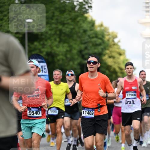 29.06.2025 - hella hamburg halbmarathon Dr. Thomas Lammeyer http://msf.ph/oto/8361568 29.06.2025 09:56:39 Kennedybrücke 1012, 1070, 1163, 1176, 1391, 1468, 1613, 1735, 1782, 2048, 2189, 2213, 2590, 2788, 2970, 3021, 3098, 3304, 3907, 3917, 3928, 4277, 4497, 4691, 4933, 4981, 4997, 5476, 5623, 5624, 5682, 6152, 6712, 6716, 7005, 7093, 7147, 7204, 7325, 7599, 7765, 7843, 8063, 8145, 8664, 8694, 8704, 8722, 8819, 9081, 9213, 9232, 9374, 9534, 9538, 9540, 9585, 10000, 10208, 10246, 10313, 10750, 10796, 10969, 11094, 11153, 11291, 11346 meine-sportfotos.de