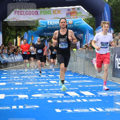 29.06.2025 - hella hamburg halbmarathon Strokosch-Dieckow http://msf.ph/oto/8361579 29.06.2025 10:29:21 Ziel 2075, 8975, 9571, 10156, 12234, 12287, 12337, 13838, 14164, 14395, 15880, 16118, 17197, 18737, 19203 meine-sportfotos.de