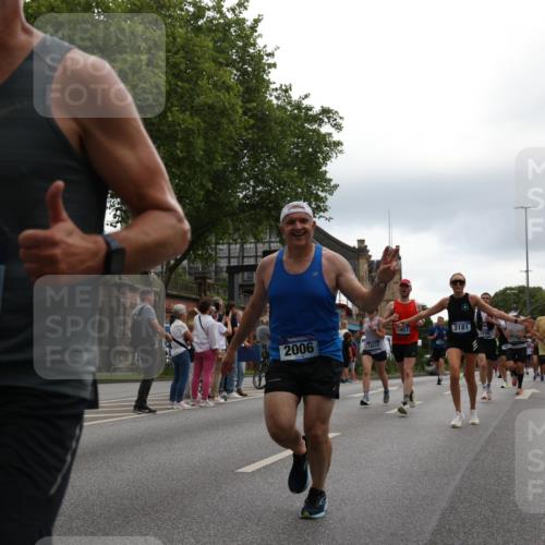 29.06.2025 - hella hamburg halbmarathon Yannick Fuchs http://msf.ph/oto/8361643 29.06.2025 10:53:14 20KM 1285, 2006, 2348, 2584, 2677, 2957, 2978, 3114, 3181, 3279, 3425, 3983, 4088, 4592, 5347, 5633, 5885, 6087, 6202, 6220, 6438, 6997, 7031, 7223, 7287, 7476, 8290, 9655, 10036, 10587, 10759, 10896, 10943, 11935, 11938, 12206, 12261, 12564, 12633, 12736, 12862, 13583, 13761, 14375, 14567, 14732, 14902, 14965, 15232, 15240, 15284, 15824, 16160, 16341, 16563, 16910, 16980, 17017, 17346, 17503, 17630, 18153, 18266, 18327, 18467, 18716, 19015, 19160 meine-sportfotos.de