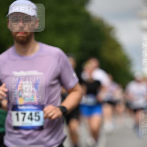 29.06.2025 - hella hamburg halbmarathon Dr. Thomas Lammeyer http://msf.ph/oto/8361645 29.06.2025 10:19:03 Kennedybrücke 1296, 1379, 1524, 1575, 1745, 2046, 2281, 2690, 3507, 3509, 3513, 3650, 4492, 4494, 4495, 4641, 5271, 5608, 5800, 5981, 5986, 6248, 6317, 6710, 7195, 7439, 7881, 8237, 8239, 8256, 8275, 8522, 8609, 8854, 8892, 9423, 9709, 9911, 9975, 9997, 10589, 10717, 10858, 11271 meine-sportfotos.de