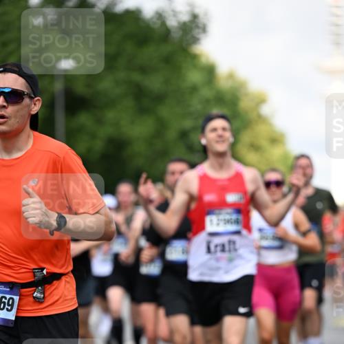 29.06.2025 - hella hamburg halbmarathon Dr. Thomas Lammeyer http://msf.ph/oto/8361666 29.06.2025 09:56:40 Kennedybrücke 1012, 1070, 1163, 1176, 1391, 1468, 1613, 1735, 1782, 2048, 2189, 2213, 2590, 2788, 2970, 3021, 3098, 3304, 3907, 3917, 3928, 4277, 4497, 4933, 4981, 4997, 5476, 5623, 5624, 5682, 6152, 6712, 6716, 7005, 7093, 7147, 7204, 7322, 7325, 7599, 7765, 7843, 8063, 8145, 8664, 8694, 8704, 8722, 8819, 9081, 9213, 9232, 9374, 9534, 9538, 9540, 9585, 10000, 10208, 10246, 10313, 10750, 10969, 11094, 11153, 11291, 11346 meine-sportfotos.de