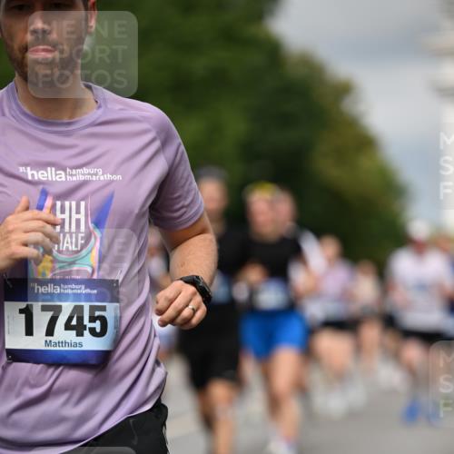 29.06.2025 - hella hamburg halbmarathon Dr. Thomas Lammeyer http://msf.ph/oto/8361683 29.06.2025 10:19:03 Kennedybrücke 1296, 1379, 1524, 1575, 1745, 2046, 2281, 2690, 3507, 3509, 3513, 3650, 4492, 4494, 4495, 4641, 5271, 5608, 5800, 5981, 5986, 6248, 6317, 6710, 7195, 7439, 7881, 8237, 8239, 8256, 8275, 8522, 8609, 8854, 8892, 9423, 9709, 9911, 9975, 9997, 10589, 10717, 10858, 11271 meine-sportfotos.de