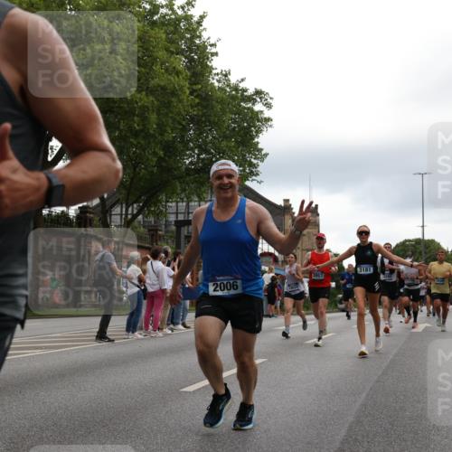 29.06.2025 - hella hamburg halbmarathon Yannick Fuchs http://msf.ph/oto/8361689 29.06.2025 10:53:14 20KM 1285, 2006, 2348, 2584, 2677, 2957, 2978, 3114, 3181, 3279, 3425, 3983, 4088, 4592, 5347, 5633, 5885, 6087, 6202, 6220, 6438, 6997, 7031, 7223, 7287, 7476, 8290, 9655, 10036, 10587, 10759, 10896, 10943, 11935, 11938, 12206, 12261, 12564, 12633, 12736, 12862, 13583, 13761, 14375, 14567, 14732, 14902, 14965, 15232, 15240, 15284, 15824, 16160, 16341, 16563, 16910, 16980, 17017, 17346, 17503, 17630, 18153, 18266, 18327, 18467, 18716, 19015, 19160 meine-sportfotos.de