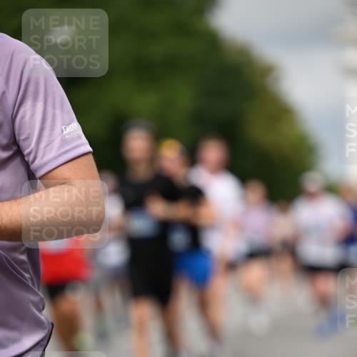 29.06.2025 - hella hamburg halbmarathon Dr. Thomas Lammeyer http://msf.ph/oto/8361707 29.06.2025 10:19:04 Kennedybrücke 1296, 1379, 1524, 1575, 1745, 2281, 2690, 3507, 3509, 3513, 3650, 4492, 4494, 4495, 4641, 5271, 5608, 5800, 5981, 5986, 6248, 6317, 6710, 7195, 7439, 7881, 8237, 8239, 8256, 8275, 8522, 8609, 8854, 8892, 9423, 9709, 9911, 9975, 9997, 10589, 10717, 10858, 11271 meine-sportfotos.de