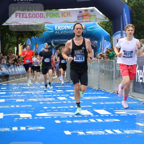 29.06.2025 - hella hamburg halbmarathon Strokosch-Dieckow http://msf.ph/oto/8361731 29.06.2025 10:29:21 Ziel 2075, 8975, 9571, 10156, 12234, 12287, 12337, 13838, 14164, 14395, 15880, 16118, 17197, 18737, 19203 meine-sportfotos.de