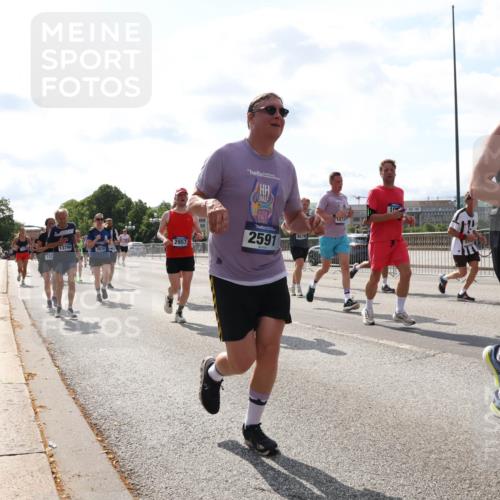 29.06.2025 - hella hamburg halbmarathon Lena Gebhardt http://msf.ph/oto/8361771 29.06.2025 10:01:43 Lombardsbrücke 13796, 3039, 2957, 132, 2591, 8578, 1273, 1184, 1329, 1364, 1387, 1464, 1653, 1722, 1724, 1729, 1881, 1940, 2006, 2091, 2167, 2591, 2806, 2957, 3039, 3199, 3425, 3663, 4249, 4286, 4319, 4322, 4328, 4370, 4649, 4663, 5547, 5570, 5602, 5603, 5675, 5742, 6087, 6281, 0000, 6302, 6327, 6438, 6591, 6595, 6921, 6924, 7189, 7287, 7846, 8030, 8191, 8392, 8578, 8691, 8822, 8926, 9230, 10177, 10281, 10301, 10383, 10576, 10882, 10915, 11043, 11465, 14471 meine-sportfotos.de