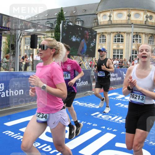 29.06.2025 - hella hamburg halbmarathon Michael Strokosch http://msf.ph/oto/8361778 29.06.2025 10:55:32 Ziel 1130, 2252, 2771, 4951, 5319, 6591, 6938, 11554, 12544, 12584, 13234, 13267, 14036, 14592, 16213, 16334, 16609, 17603, 17940 meine-sportfotos.de