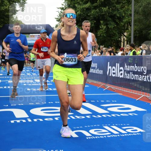 29.06.2025 - hella hamburg halbmarathon Strokosch-Dieckow http://msf.ph/oto/8361791 29.06.2025 10:51:04 Ziel 1366, 1630, 2207, 4077, 4816, 4967, 6027, 8117, 8261, 8508, 8704, 10215, 10508, 10603, 10868, 11733, 12778, 13008, 13073, 14125, 15480, 16285, 17221, 17384, 17530, 17823, 18066, 18350 meine-sportfotos.de