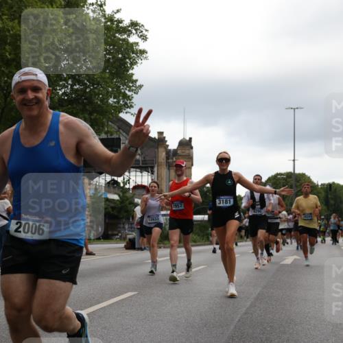 29.06.2025 - hella hamburg halbmarathon Yannick Fuchs http://msf.ph/oto/8361806 29.06.2025 10:53:14 20KM 1285, 2006, 2348, 2584, 2677, 2957, 2978, 3114, 3181, 3279, 3425, 3983, 4088, 4592, 5347, 5633, 5885, 6087, 6202, 6220, 6438, 6997, 7031, 7223, 7287, 7476, 8290, 9655, 10036, 10587, 10759, 10896, 10943, 11935, 11938, 12206, 12261, 12564, 12633, 12736, 12862, 13583, 13761, 14375, 14567, 14732, 14902, 14965, 15232, 15240, 15284, 15824, 16160, 16341, 16563, 16910, 16980, 17017, 17346, 17503, 17630, 18153, 18266, 18327, 18467, 18716, 19015, 19160 meine-sportfotos.de