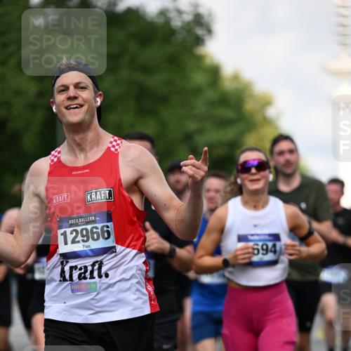 29.06.2025 - hella hamburg halbmarathon Dr. Thomas Lammeyer http://msf.ph/oto/8361811 29.06.2025 09:56:41 Kennedybrücke 1012, 1070, 1163, 1176, 1391, 1468, 1558, 1613, 1735, 1782, 2048, 2189, 2213, 2590, 2788, 2970, 3021, 3098, 3304, 3907, 3917, 3928, 4277, 4497, 4933, 4981, 4997, 5476, 5623, 5624, 5682, 6152, 6712, 6716, 7005, 7093, 7147, 7204, 7322, 7325, 7450, 7599, 7765, 7843, 8063, 8145, 8664, 8694, 8704, 8722, 8819, 9081, 9213, 9232, 9374, 9534, 9538, 9540, 9585, 10000, 10208, 10246, 10313, 10750, 10969, 11094, 11153, 11291, 11346 meine-sportfotos.de