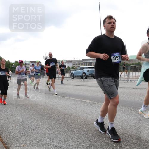 29.06.2025 - hella hamburg halbmarathon Lena Gebhardt http://msf.ph/oto/8361832 29.06.2025 10:48:22 Lombardsbrücke 9775, 2037, 115, 5585, 11742, 8511, 5952, 1142, 1157, 1167, 1174, 1175, 1392, 1584, 1645, 1701, 2037, 2163, 2195, 2197, 2418, 2475, 2627, 2650, 2756, 2909, 2958, 3224, 3320, 3468, 3504, 3661, 3679, 3933, 4327, 4588, 4856, 5585, 5781, 5952, 6143, 7240, 7393, 7394, 7532, 7916, 8461, 8521, 8719, 8760, 8774, 8948, 9356, 9775, 9787, 9921, 10059, 10145, 10204, 10777, 10794, 11548, 11742, 11781, 13814, 15715, 16498, 16499, 16701 meine-sportfotos.de