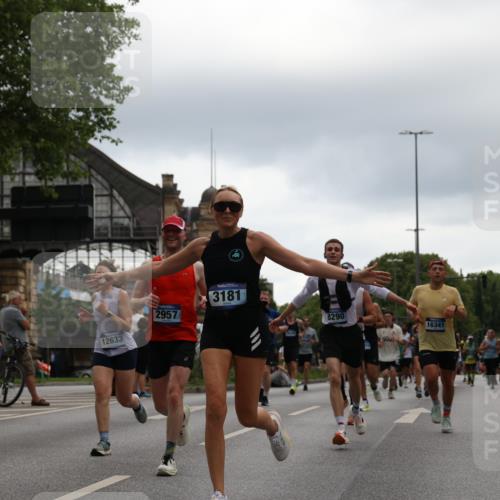 29.06.2025 - hella hamburg halbmarathon Yannick Fuchs http://msf.ph/oto/8361846 29.06.2025 10:53:15 20KM 1285, 2006, 2348, 2584, 2677, 2957, 2978, 3114, 3181, 3279, 3425, 3983, 4088, 4592, 5347, 5633, 5885, 6087, 6202, 6220, 6438, 6997, 7031, 7223, 7287, 7476, 8290, 9655, 10036, 10587, 10759, 10896, 10943, 11935, 11938, 12206, 12261, 12564, 12633, 12736, 12862, 13583, 13761, 14375, 14567, 14732, 14902, 14965, 15232, 15240, 15284, 15824, 16160, 16341, 16563, 16910, 16980, 17017, 17346, 17503, 17630, 18153, 18266, 18327, 18467, 18716, 19015, 19160 meine-sportfotos.de