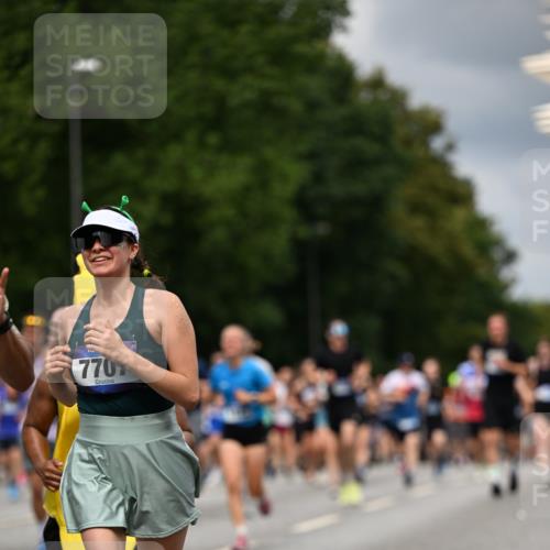 29.06.2025 - hella hamburg halbmarathon Dr. Thomas Lammeyer http://msf.ph/oto/8361860 29.06.2025 10:41:25 Kennedybrücke 56, 1022, 1118, 1253, 1276, 1339, 1488, 1490, 1597, 1819, 1952, 2072, 2104, 2199, 2272, 2552, 3165, 3230, 3398, 3428, 3714, 3873, 4347, 4618, 4733, 5146, 5224, 5560, 5640, 5786, 5940, 6243, 6584, 6804, 6821, 7202, 7235, 7707, 7823, 8257, 8258, 8315, 8758, 9054, 9055, 10024, 10112, 10476, 10762, 10798, 10862, 10919, 10931 meine-sportfotos.de