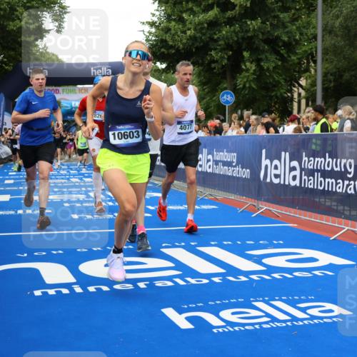 29.06.2025 - hella hamburg halbmarathon Strokosch-Dieckow http://msf.ph/oto/8361935 29.06.2025 10:51:04 Ziel 1366, 1630, 2207, 4077, 4816, 4967, 6027, 8117, 8261, 8508, 8704, 10215, 10508, 10603, 10868, 11733, 12778, 13008, 13073, 14125, 15480, 16285, 17221, 17384, 17530, 17823, 18066, 18350 meine-sportfotos.de