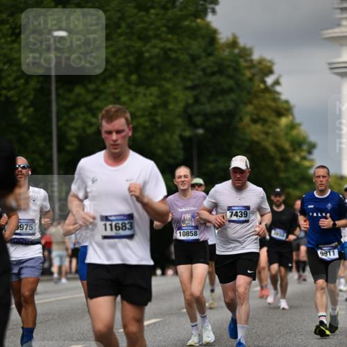 29.06.2025 - hella hamburg halbmarathon Dr. Thomas Lammeyer http://msf.ph/oto/8361937 29.06.2025 10:19:06 Kennedybrücke 1296, 1379, 1524, 1575, 1745, 2281, 2690, 3507, 3509, 3513, 3650, 4492, 4494, 4495, 4641, 5271, 5608, 5739, 5800, 5981, 5986, 6248, 6317, 6710, 7195, 7439, 7809, 7810, 7881, 8237, 8239, 8256, 8275, 8609, 8854, 8892, 9423, 9709, 9911, 9975, 9997, 10589, 10717, 10858, 11271 meine-sportfotos.de