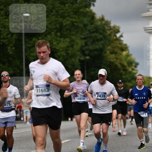 29.06.2025 - hella hamburg halbmarathon Dr. Thomas Lammeyer http://msf.ph/oto/8361951 29.06.2025 10:19:06 Kennedybrücke 1296, 1379, 1524, 1575, 1745, 2281, 2690, 3507, 3509, 3513, 3650, 4492, 4494, 4495, 4641, 5271, 5608, 5739, 5800, 5981, 5986, 6248, 6317, 6710, 7195, 7439, 7809, 7810, 7881, 8237, 8239, 8256, 8275, 8609, 8854, 8892, 9423, 9709, 9911, 9975, 9997, 10589, 10717, 10858, 11271 meine-sportfotos.de