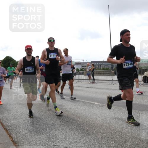 29.06.2025 - hella hamburg halbmarathon Lena Gebhardt http://msf.ph/oto/8361964 29.06.2025 10:39:19 Lombardsbrücke 2893, 15262, 18725, 11419, 2571, 12745, 1232, 1390, 1451, 1760, 1856, 1883, 2092, 2524, 2534, 2571, 2574, 2578, 2843, 2893, 2998, 3275, 3307, 3353, 3727, 3745, 4257, 4320, 4410, 4523, 4603, 4609, 4659, 4855, 4882, 4964, 5045, 6062, 6112, 6321, 6342, 6343, 6611, 6719, 6726, 6748, 7341, 7501, 7506, 7524, 7589, 7684, 7815, 8203, 8243, 8457, 8783, 8995, 9393, 9420, 9446, 9569, 9698, 9708, 9777, 9974, 9977, 10001, 10072, 10315, 10512, 10516, 10554, 13060 meine-sportfotos.de