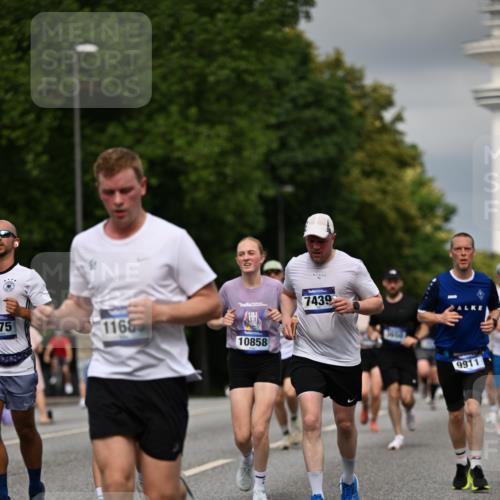 29.06.2025 - hella hamburg halbmarathon Dr. Thomas Lammeyer http://msf.ph/oto/8361969 29.06.2025 10:19:06 Kennedybrücke 1296, 1379, 1524, 1575, 1745, 2281, 2690, 3507, 3509, 3513, 3650, 4492, 4494, 4495, 4641, 5271, 5608, 5739, 5800, 5981, 5986, 6248, 6317, 6710, 7195, 7439, 7809, 7810, 7881, 8237, 8239, 8256, 8275, 8609, 8854, 8892, 9423, 9709, 9911, 9975, 9997, 10589, 10717, 10858, 11271 meine-sportfotos.de