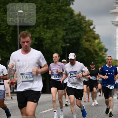 29.06.2025 - hella hamburg halbmarathon Dr. Thomas Lammeyer http://msf.ph/oto/8361976 29.06.2025 10:19:06 Kennedybrücke 1296, 1379, 1524, 1575, 1745, 2281, 2690, 3507, 3509, 3513, 3650, 4492, 4494, 4495, 4641, 5271, 5608, 5739, 5800, 5981, 5986, 6248, 6317, 6710, 7195, 7439, 7809, 7810, 7881, 8237, 8239, 8256, 8275, 8609, 8854, 8892, 9423, 9709, 9911, 9975, 9997, 10589, 10717, 10858, 11271 meine-sportfotos.de