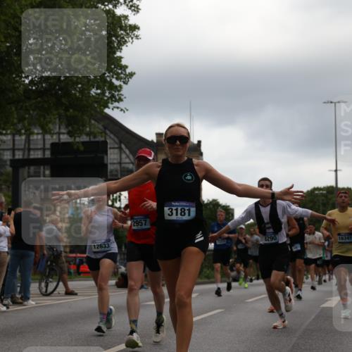 29.06.2025 - hella hamburg halbmarathon Yannick Fuchs http://msf.ph/oto/8361983 29.06.2025 10:53:15 20KM 1285, 2006, 2348, 2584, 2677, 2957, 2978, 3114, 3181, 3279, 3425, 3983, 4088, 4592, 5347, 5633, 5885, 6087, 6202, 6220, 6438, 6997, 7031, 7223, 7287, 7476, 8290, 9655, 10036, 10587, 10759, 10896, 10943, 11935, 11938, 12206, 12261, 12564, 12633, 12736, 12862, 13583, 13761, 14375, 14567, 14732, 14902, 14965, 15232, 15240, 15284, 15824, 16160, 16341, 16563, 16910, 16980, 17017, 17346, 17503, 17630, 18153, 18266, 18327, 18467, 18716, 19015, 19160 meine-sportfotos.de