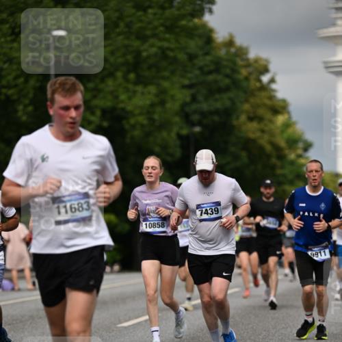 29.06.2025 - hella hamburg halbmarathon Dr. Thomas Lammeyer http://msf.ph/oto/8361984 29.06.2025 10:19:06 Kennedybrücke 1296, 1379, 1524, 1575, 1745, 2281, 2690, 3507, 3509, 3513, 3650, 4492, 4494, 4495, 4641, 5271, 5608, 5739, 5800, 5981, 5986, 6248, 6317, 6710, 7195, 7439, 7809, 7810, 7881, 8237, 8239, 8256, 8275, 8609, 8854, 8892, 9423, 9709, 9911, 9975, 9997, 10589, 10717, 10858, 11271 meine-sportfotos.de
