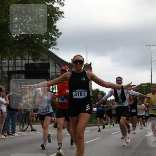 29.06.2025 - hella hamburg halbmarathon Yannick Fuchs http://msf.ph/oto/8362012 29.06.2025 10:53:15 20KM 1285, 2006, 2348, 2584, 2677, 2957, 2978, 3114, 3181, 3279, 3425, 3983, 4088, 4592, 5347, 5633, 5885, 6087, 6202, 6220, 6438, 6997, 7031, 7223, 7287, 7476, 8290, 9655, 10036, 10587, 10759, 10896, 10943, 11935, 11938, 12206, 12261, 12564, 12633, 12736, 12862, 13583, 13761, 14375, 14567, 14732, 14902, 14965, 15232, 15240, 15284, 15824, 16160, 16341, 16563, 16910, 16980, 17017, 17346, 17503, 17630, 18153, 18266, 18327, 18467, 18716, 19015, 19160 meine-sportfotos.de