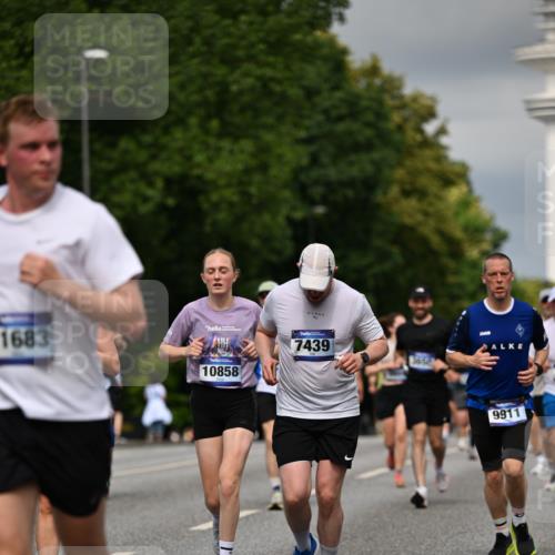 29.06.2025 - hella hamburg halbmarathon Dr. Thomas Lammeyer http://msf.ph/oto/8362018 29.06.2025 10:19:06 Kennedybrücke 1296, 1379, 1524, 1575, 1745, 2281, 2690, 3507, 3509, 3513, 3650, 4492, 4494, 4495, 4641, 5271, 5608, 5739, 5800, 5981, 5986, 6248, 6317, 6710, 7195, 7439, 7809, 7810, 7881, 8237, 8239, 8256, 8275, 8609, 8854, 8892, 9423, 9709, 9911, 9975, 9997, 10589, 10717, 10858, 11271 meine-sportfotos.de