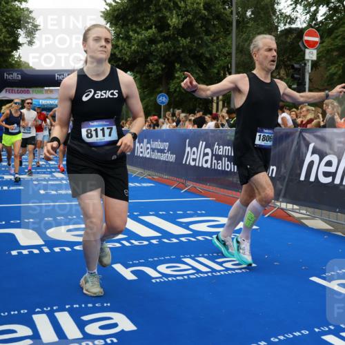 29.06.2025 - hella hamburg halbmarathon Strokosch-Dieckow http://msf.ph/oto/8362028 29.06.2025 10:51:02 Ziel 1366, 1630, 2207, 4077, 4816, 4967, 7369, 8117, 8261, 8508, 8572, 8704, 10215, 10508, 10603, 11733, 12778, 13008, 13073, 13687, 14125, 15362, 16285, 17221, 17384, 17823, 18066, 18350 meine-sportfotos.de