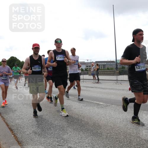 29.06.2025 - hella hamburg halbmarathon Lena Gebhardt http://msf.ph/oto/8362030 29.06.2025 10:39:19 Lombardsbrücke 2893, 15262, 18725, 257, 11419, 571, 12745, 15112, 1232, 1390, 1451, 1760, 1856, 1883, 2092, 2524, 2534, 2571, 2574, 2578, 2843, 2893, 2998, 3275, 3307, 3353, 3727, 3745, 4257, 4320, 4410, 4523, 4603, 4609, 4659, 4855, 4882, 4964, 5045, 6062, 6112, 6321, 6342, 6343, 6611, 6719, 6726, 6748, 7341, 7501, 7506, 7524, 7589, 7684, 7815, 8203, 8243, 8457, 8783, 8995, 9393, 9420, 9446, 9569, 9698, 9708, 9777, 9974, 9977, 10001, 10072, 10315, 10512, 10516, 10554, 13060 meine-sportfotos.de