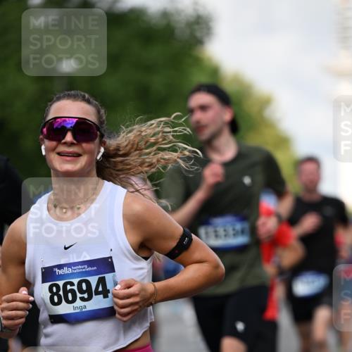29.06.2025 - hella hamburg halbmarathon Dr. Thomas Lammeyer http://msf.ph/oto/8362033 29.06.2025 09:56:43 Kennedybrücke 1012, 1070, 1163, 1176, 1391, 1468, 1558, 1613, 1735, 1782, 2048, 2189, 2213, 2590, 2788, 2970, 3021, 3098, 3304, 3907, 3917, 3928, 4277, 4933, 4981, 4997, 5476, 5623, 5624, 5682, 6152, 6712, 6716, 7005, 7093, 7147, 7204, 7322, 7325, 7450, 7599, 7765, 7843, 8063, 8145, 8664, 8694, 8704, 8722, 8819, 9081, 9213, 9232, 9374, 9534, 9538, 9540, 9585, 9794, 10000, 10208, 10246, 10313, 10750, 10969, 11094, 11153, 11291, 11346 meine-sportfotos.de