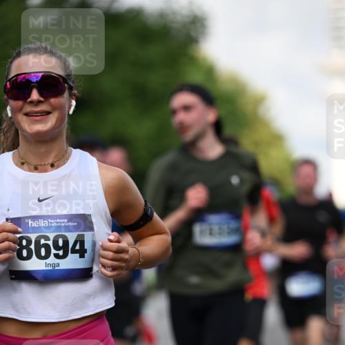 29.06.2025 - hella hamburg halbmarathon Dr. Thomas Lammeyer http://msf.ph/oto/8362037 29.06.2025 09:56:43 Kennedybrücke 1012, 1070, 1163, 1176, 1391, 1468, 1558, 1613, 1735, 1782, 2048, 2189, 2213, 2590, 2788, 2970, 3021, 3098, 3304, 3907, 3917, 3928, 4277, 4933, 4981, 4997, 5476, 5623, 5624, 5682, 6152, 6712, 6716, 7005, 7093, 7147, 7204, 7322, 7325, 7450, 7599, 7765, 7843, 8063, 8145, 8664, 8694, 8704, 8722, 8819, 9081, 9213, 9232, 9374, 9534, 9538, 9540, 9585, 9794, 10000, 10208, 10246, 10313, 10750, 10969, 11094, 11153, 11291, 11346 meine-sportfotos.de