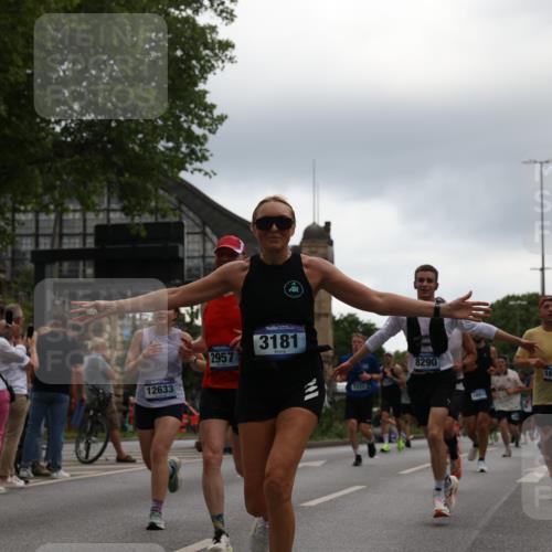 29.06.2025 - hella hamburg halbmarathon Yannick Fuchs http://msf.ph/oto/8362054 29.06.2025 10:53:15 20KM 1285, 2006, 2348, 2584, 2677, 2957, 2978, 3114, 3181, 3279, 3425, 3983, 4088, 4592, 5347, 5633, 5885, 6087, 6202, 6220, 6438, 6997, 7031, 7223, 7287, 7476, 8290, 9655, 10036, 10587, 10759, 10896, 10943, 11935, 11938, 12206, 12261, 12564, 12633, 12736, 12862, 13583, 13761, 14375, 14567, 14732, 14902, 14965, 15232, 15240, 15284, 15824, 16160, 16341, 16563, 16910, 16980, 17017, 17346, 17503, 17630, 18153, 18266, 18327, 18467, 18716, 19015, 19160 meine-sportfotos.de