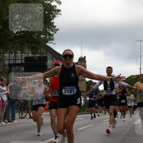 29.06.2025 - hella hamburg halbmarathon Yannick Fuchs http://msf.ph/oto/8362092 29.06.2025 10:53:15 20KM 1285, 2006, 2348, 2584, 2677, 2957, 2978, 3114, 3181, 3279, 3425, 3983, 4088, 4592, 5347, 5633, 5885, 6087, 6202, 6220, 6438, 6997, 7031, 7223, 7287, 7476, 8290, 9655, 10036, 10587, 10759, 10896, 10943, 11935, 11938, 12206, 12261, 12564, 12633, 12736, 12862, 13583, 13761, 14375, 14567, 14732, 14902, 14965, 15232, 15240, 15284, 15824, 16160, 16341, 16563, 16910, 16980, 17017, 17346, 17503, 17630, 18153, 18266, 18327, 18467, 18716, 19015, 19160 meine-sportfotos.de