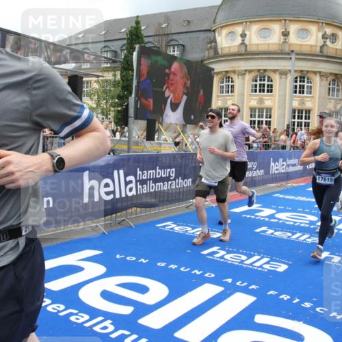 29.06.2025 - hella hamburg halbmarathon Michael Strokosch http://msf.ph/oto/8362160 29.06.2025 10:55:40 Ziel 1120, 1143, 2955, 2982, 3037, 4897, 8573, 8618, 11039, 11554, 11568, 12196, 12515, 12544, 13267, 14592, 14909, 15896, 16110, 17615, 18064 meine-sportfotos.de
