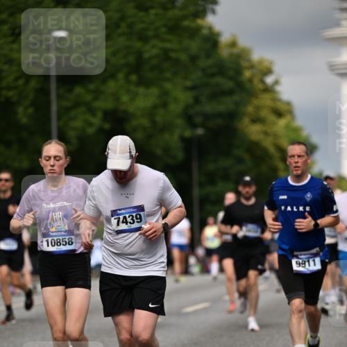 29.06.2025 - hella hamburg halbmarathon Dr. Thomas Lammeyer http://msf.ph/oto/8362172 29.06.2025 10:19:08 Kennedybrücke 1296, 1379, 1524, 1575, 1745, 2281, 2690, 3507, 3509, 3513, 3650, 4492, 4494, 4495, 4641, 5271, 5608, 5739, 5800, 5981, 5986, 6248, 6287, 6317, 6710, 7439, 7452, 7809, 7810, 8237, 8239, 8256, 8275, 8609, 8854, 9423, 9911, 9975, 9997, 10589, 10717, 10775, 10858, 11271 meine-sportfotos.de