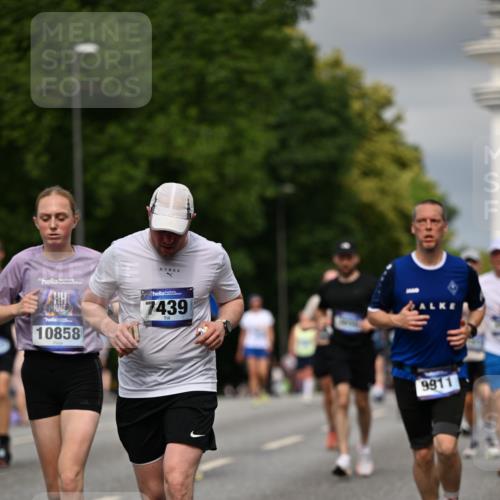 29.06.2025 - hella hamburg halbmarathon Dr. Thomas Lammeyer http://msf.ph/oto/8362198 29.06.2025 10:19:08 Kennedybrücke 1296, 1379, 1524, 1575, 1745, 2281, 2690, 3507, 3509, 3513, 3650, 4492, 4494, 4495, 4641, 5271, 5608, 5739, 5800, 5981, 5986, 6248, 6287, 6317, 6710, 7439, 7452, 7809, 7810, 8237, 8239, 8256, 8275, 8609, 8854, 9423, 9911, 9975, 9997, 10589, 10717, 10775, 10858, 11271 meine-sportfotos.de