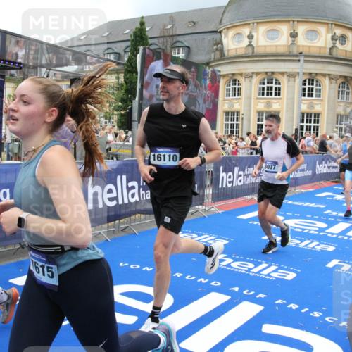 29.06.2025 - hella hamburg halbmarathon Michael Strokosch http://msf.ph/oto/8362237 29.06.2025 10:55:41 Ziel 1120, 1143, 1834, 2955, 2982, 3037, 4897, 8255, 8573, 8618, 10212, 11039, 11554, 11568, 12196, 12515, 12544, 14909, 15896, 16110, 17615, 18064 meine-sportfotos.de