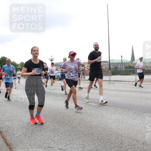 29.06.2025 - hella hamburg halbmarathon Lena Gebhardt http://msf.ph/oto/8362261 29.06.2025 10:48:23 Lombardsbrücke 13675, 9921, 9775, 37, 5585, 1142, 1157, 1167, 1174, 1175, 1392, 1584, 1645, 1701, 2037, 2163, 2195, 2197, 2418, 2475, 2627, 2650, 2716, 2756, 2909, 2958, 3224, 3320, 3468, 3504, 3661, 3679, 3933, 4327, 4588, 5585, 5781, 5952, 6143, 7240, 7393, 7394, 7532, 7916, 7947, 7948, 8461, 8521, 8719, 8760, 8774, 8948, 9356, 9775, 9787, 9921, 10059, 10145, 10204, 10777, 10794, 11548, 11742, 11781, 13814, 15715, 16498, 16499, 16701 meine-sportfotos.de