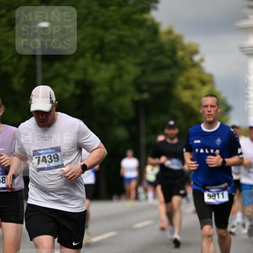 29.06.2025 - hella hamburg halbmarathon Dr. Thomas Lammeyer http://msf.ph/oto/8362273 29.06.2025 10:19:08 Kennedybrücke 1296, 1379, 1524, 1575, 1745, 2281, 2690, 3507, 3509, 3513, 3650, 4492, 4494, 4495, 4641, 5271, 5608, 5739, 5800, 5981, 5986, 6248, 6287, 6317, 6710, 7439, 7452, 7809, 7810, 8237, 8239, 8256, 8275, 8609, 8854, 9423, 9911, 9975, 9997, 10589, 10717, 10775, 10858, 11271 meine-sportfotos.de