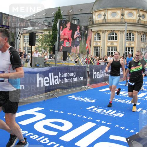 29.06.2025 - hella hamburg halbmarathon Michael Strokosch http://msf.ph/oto/8362278 29.06.2025 10:55:42 Ziel 1120, 1143, 1834, 2955, 2982, 3037, 4897, 6924, 8255, 8573, 8618, 10212, 11039, 11568, 12196, 12483, 12515, 14909, 15896, 16110, 17615, 18064, 18190 meine-sportfotos.de