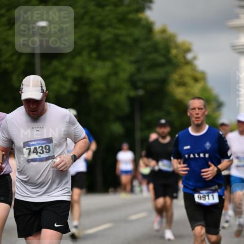 29.06.2025 - hella hamburg halbmarathon Dr. Thomas Lammeyer http://msf.ph/oto/8362296 29.06.2025 10:19:08 Kennedybrücke 1296, 1379, 1524, 1575, 1745, 2281, 2690, 3507, 3509, 3513, 3650, 4492, 4494, 4495, 4641, 5271, 5608, 5739, 5800, 5981, 5986, 6248, 6287, 6317, 6710, 7439, 7452, 7809, 7810, 8237, 8239, 8256, 8275, 8609, 8854, 9423, 9911, 9975, 9997, 10589, 10717, 10775, 10858, 11271 meine-sportfotos.de