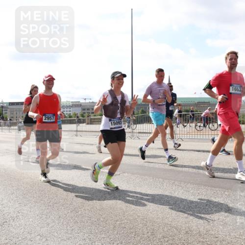29.06.2025 - hella hamburg halbmarathon Lena Gebhardt http://msf.ph/oto/8362331 29.06.2025 10:01:44 Lombardsbrücke 13796, 3039, 2957, 15093, 1653, 1184, 1329, 1364, 1387, 1464, 1653, 1722, 1724, 1729, 1881, 1940, 2006, 2091, 2167, 2591, 2806, 2957, 3039, 3199, 3425, 3663, 4249, 4286, 4319, 4322, 4328, 4370, 4649, 4663, 5547, 5570, 5602, 5603, 5675, 5742, 6087, 6281, 0000, 6302, 6327, 6438, 6591, 6595, 6921, 6924, 7189, 7287, 7846, 8030, 8191, 8392, 8578, 8691, 8822, 8926, 9230, 10177, 10281, 10301, 10576, 10882, 10915, 11043, 11465, 14471, 14660, 14677, 16420 meine-sportfotos.de