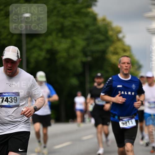 29.06.2025 - hella hamburg halbmarathon Dr. Thomas Lammeyer http://msf.ph/oto/8362345 29.06.2025 10:19:09 Kennedybrücke 1296, 1379, 1524, 1575, 1745, 2110, 2281, 2690, 3507, 3509, 3513, 3650, 4492, 4494, 4495, 4641, 5271, 5608, 5739, 5800, 5981, 5986, 6248, 6287, 6317, 6710, 7439, 7452, 7809, 7810, 8237, 8239, 8256, 8275, 8609, 8854, 9113, 9423, 9911, 9975, 9997, 10589, 10717, 10775, 10858, 11271 meine-sportfotos.de