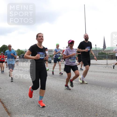 29.06.2025 - hella hamburg halbmarathon Lena Gebhardt http://msf.ph/oto/8362356 29.06.2025 10:48:24 Lombardsbrücke 9921, 1367, 9775, 037, 5585, 1742, 1142, 1157, 1167, 1174, 1175, 1584, 1645, 1701, 2037, 2163, 2195, 2197, 2418, 2475, 2627, 2650, 2716, 2756, 2909, 2958, 3224, 3320, 3468, 3504, 3661, 3679, 3933, 4327, 4588, 5585, 5781, 5952, 6143, 7240, 7393, 7394, 7532, 7916, 7947, 7948, 8461, 8521, 8719, 8760, 8774, 8948, 9356, 9775, 9787, 9921, 10059, 10145, 10204, 10777, 10794, 11548, 11742, 11781, 13814, 13845, 15715, 16498, 16499, 16701 meine-sportfotos.de
