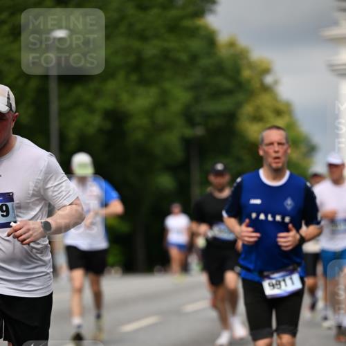 29.06.2025 - hella hamburg halbmarathon Dr. Thomas Lammeyer http://msf.ph/oto/8362367 29.06.2025 10:19:09 Kennedybrücke 1296, 1379, 1524, 1575, 1745, 2110, 2281, 2690, 3507, 3509, 3513, 3650, 4492, 4494, 4495, 4641, 5271, 5608, 5739, 5800, 5981, 5986, 6248, 6287, 6317, 6710, 7439, 7452, 7809, 7810, 8237, 8239, 8256, 8275, 8609, 8854, 9113, 9423, 9911, 9975, 9997, 10589, 10717, 10775, 10858, 11271 meine-sportfotos.de