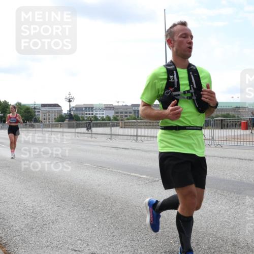 29.06.2025 - hella hamburg halbmarathon Lena Gebhardt http://msf.ph/oto/8362388 29.06.2025 10:14:15 Lombardsbrücke 13285, 9845, 1131, 1194, 1406, 1480, 1890, 2494, 3756, 3939, 4001, 4032, 4962, 5670, 5719, 6028, 6083, 6089, 6287, 6366, 6710, 7209, 7442, 7462, 7802, 7840, 7991, 8001, 8057, 8409, 8673, 8892, 9845, 9886, 10224, 10442, 10443, 11441, 11987, 12467, 12938, 13237, 13285, 13788, 14488, 15085, 15482, 15721, 15722, 15840, 16126, 17439, 17985, 18041, 18236, 18239 meine-sportfotos.de